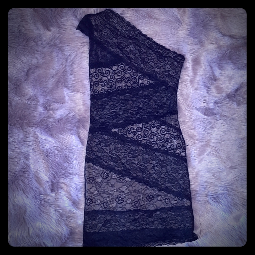 Black lace bodycon style one shoulder dress